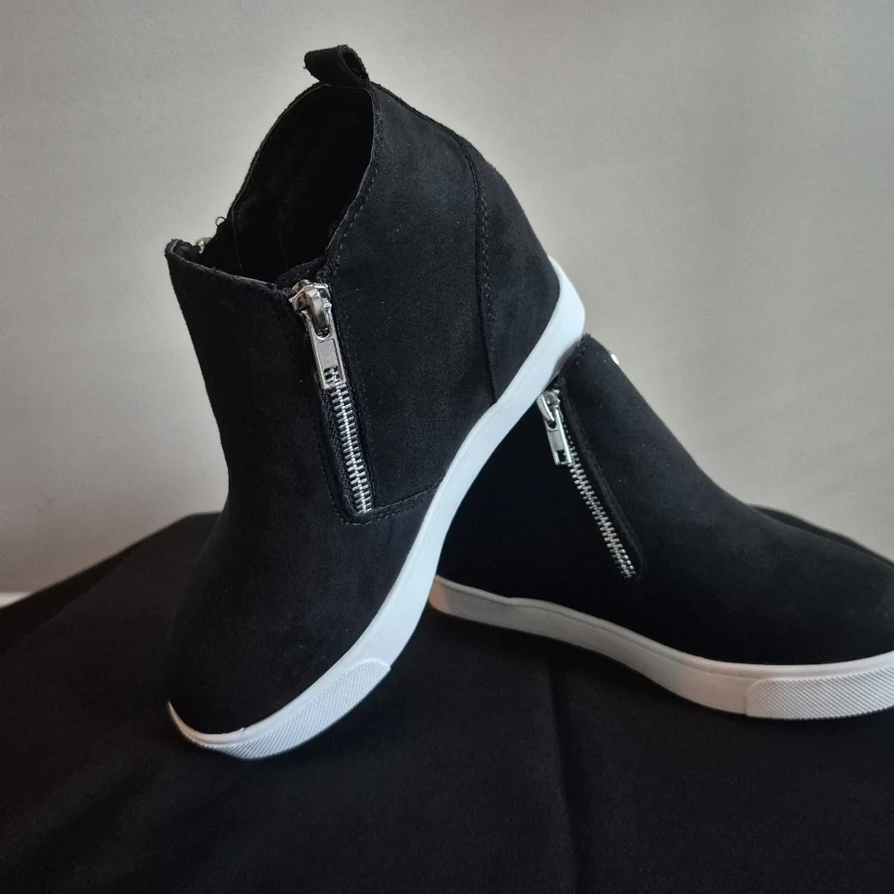Shoes - Picture 3 of 4